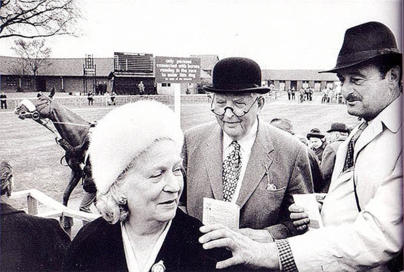 Photo from the rare edition of Ian Berry "The English" Photo from the rare edition of Ian Berry "The English"