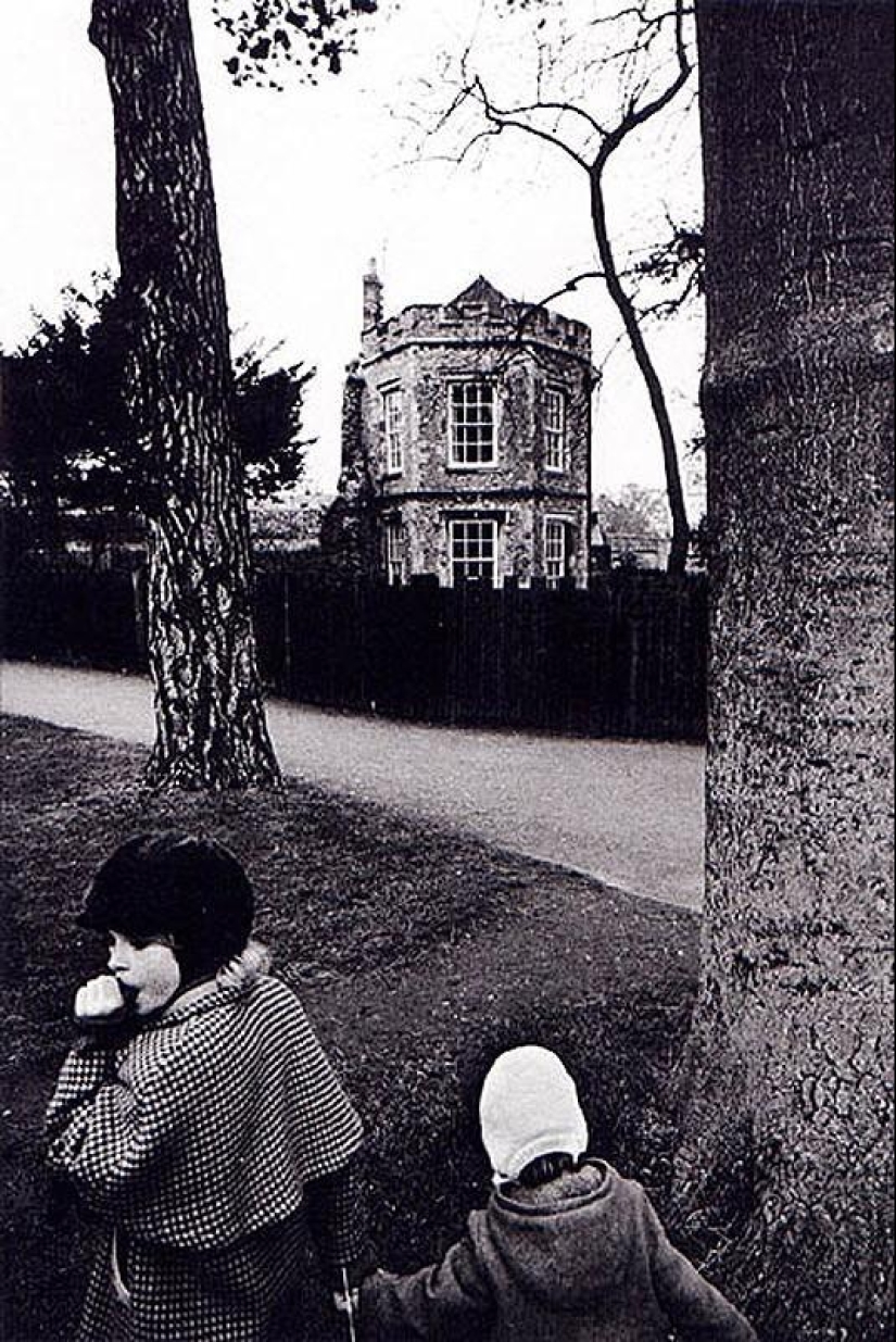 Photo from the rare edition of Ian Berry "The English" Photo from the rare edition of Ian Berry "The English"