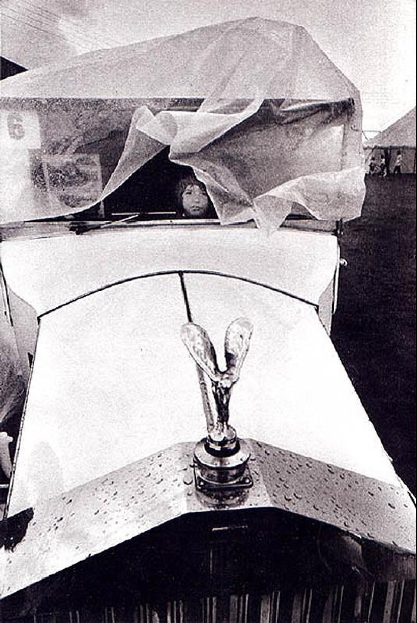 Photo from the rare edition of Ian Berry "The English" Photo from the rare edition of Ian Berry "The English"