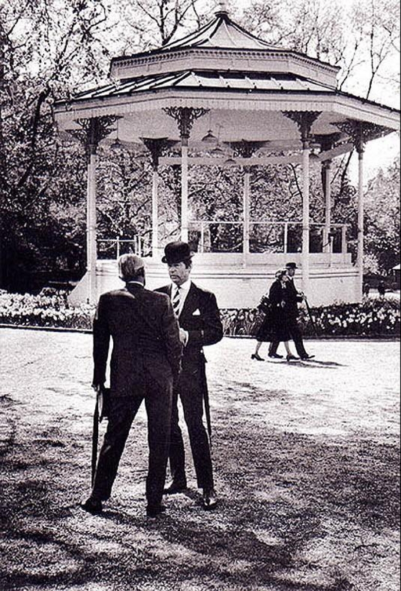 Photo from the rare edition of Ian Berry "The English" Photo from the rare edition of Ian Berry "The English"