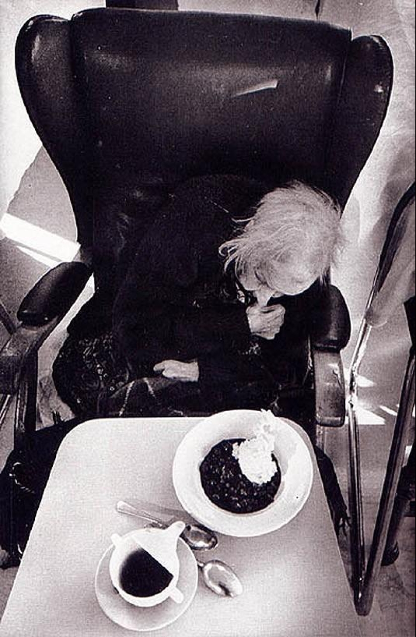 Photo from the rare edition of Ian Berry "The English" Photo from the rare edition of Ian Berry "The English"