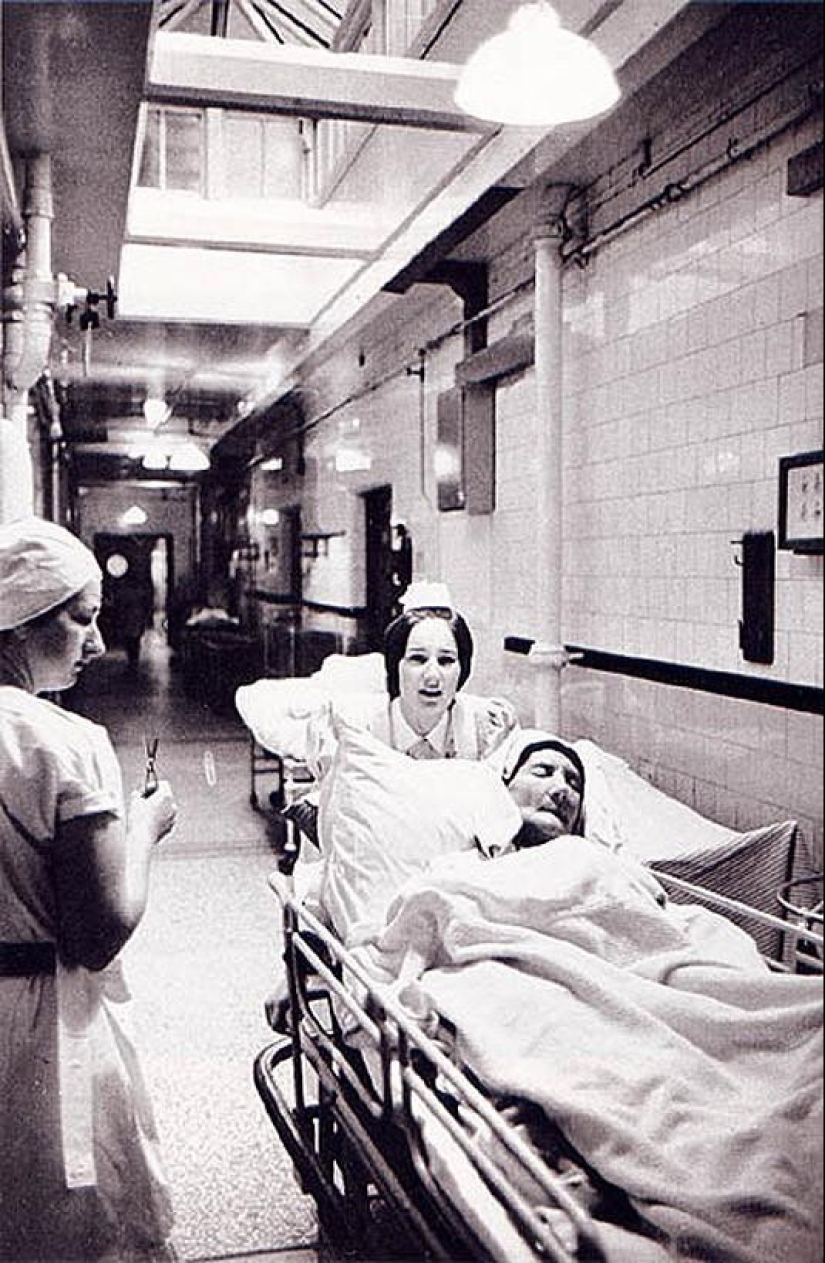 Photo from the rare edition of Ian Berry "The English" Photo from the rare edition of Ian Berry "The English"