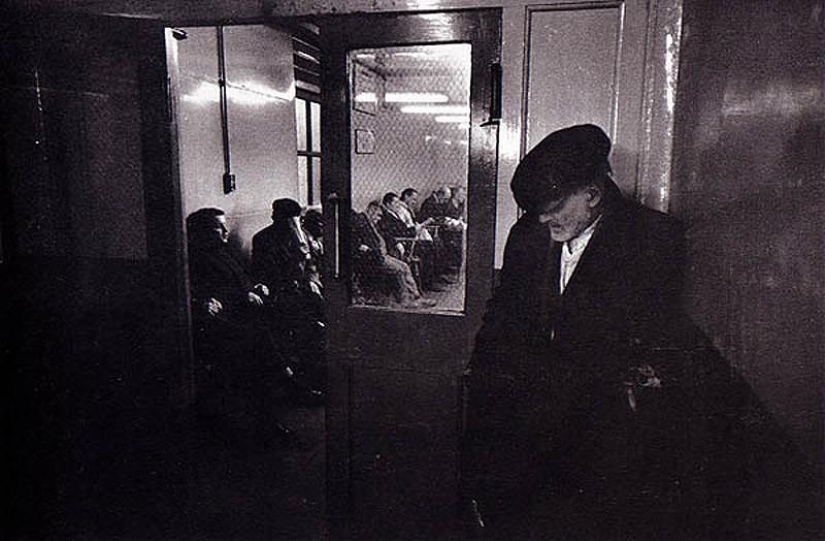 Photo from the rare edition of Ian Berry "The English" Photo from the rare edition of Ian Berry "The English"