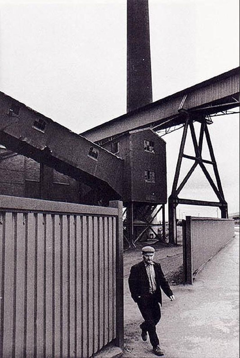 Photo from the rare edition of Ian Berry "The English" Photo from the rare edition of Ian Berry "The English"