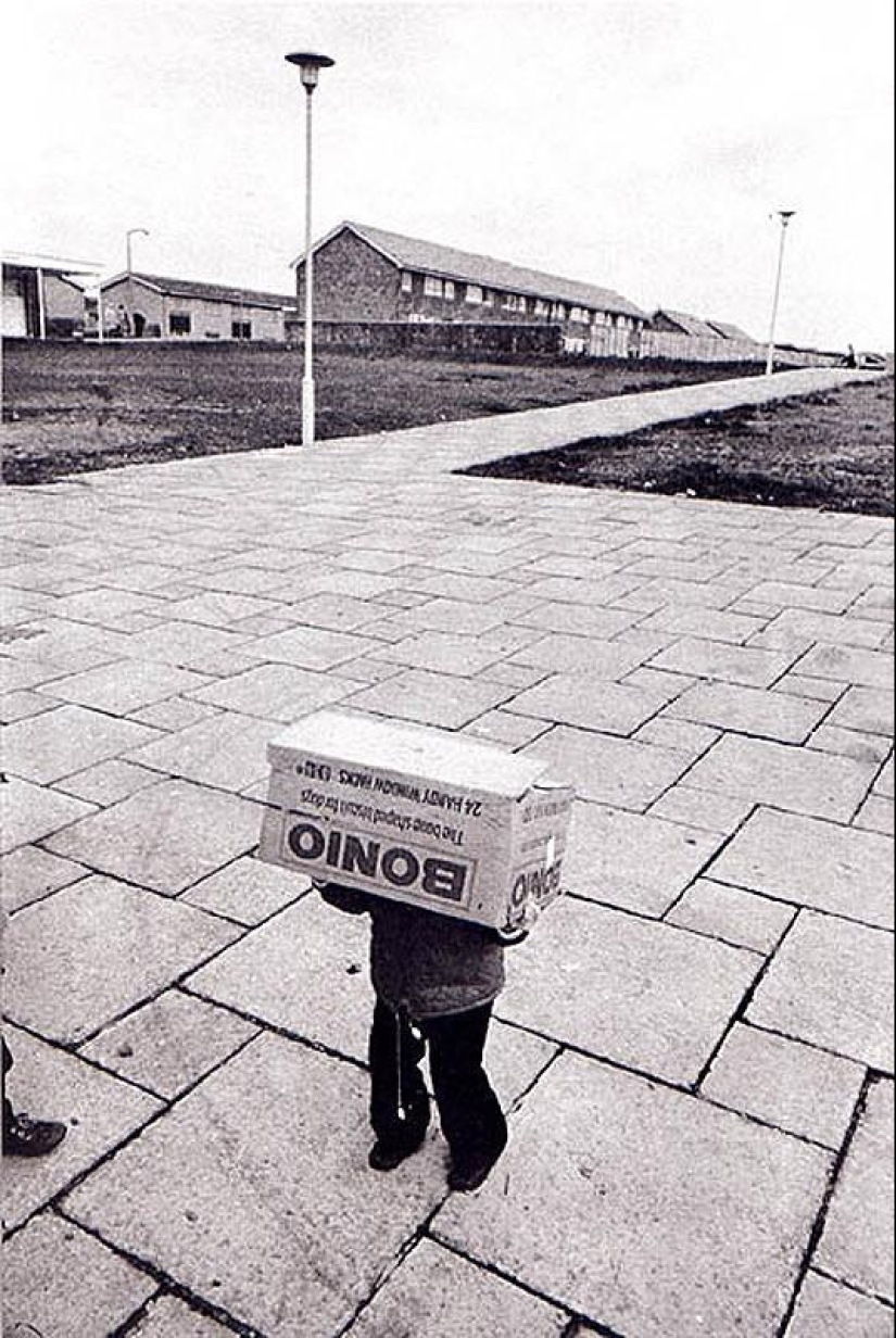 Photo from the rare edition of Ian Berry "The English" Photo from the rare edition of Ian Berry "The English"