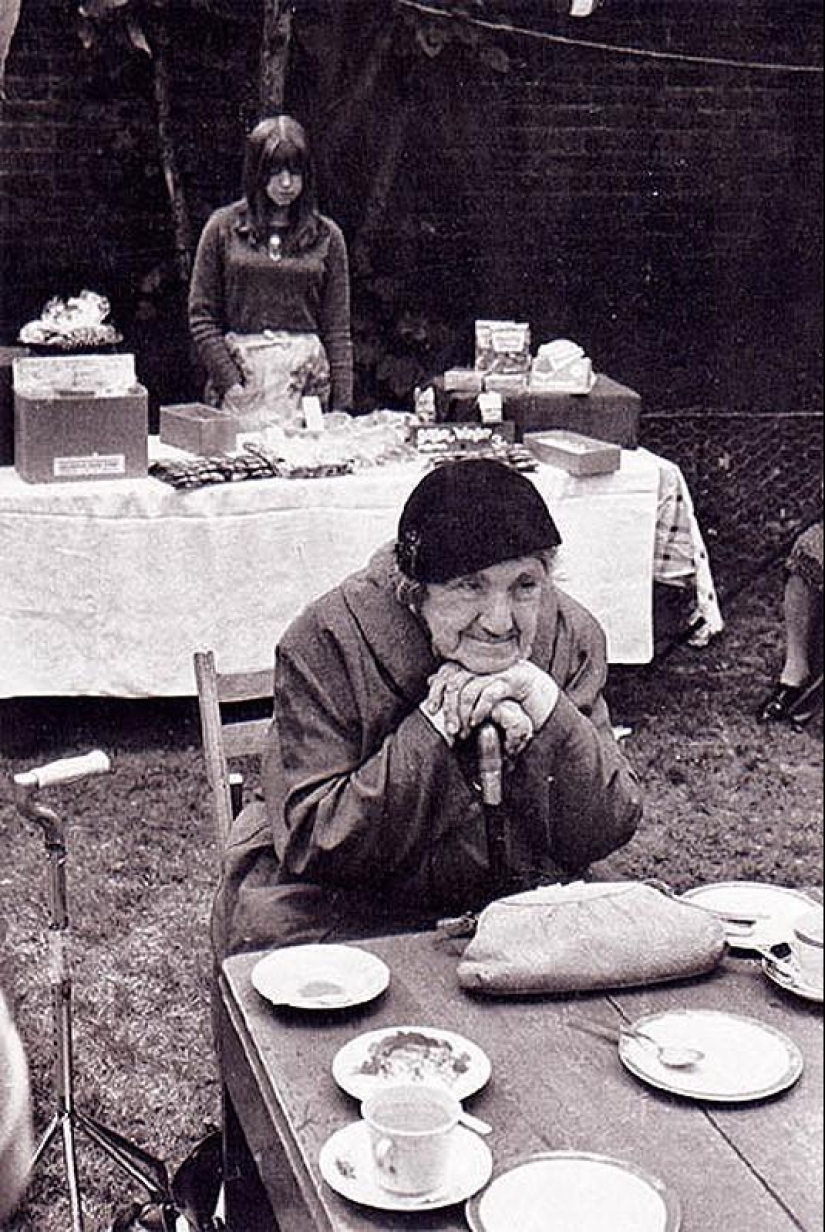 Photo from the rare edition of Ian Berry "The English" Photo from the rare edition of Ian Berry "The English"