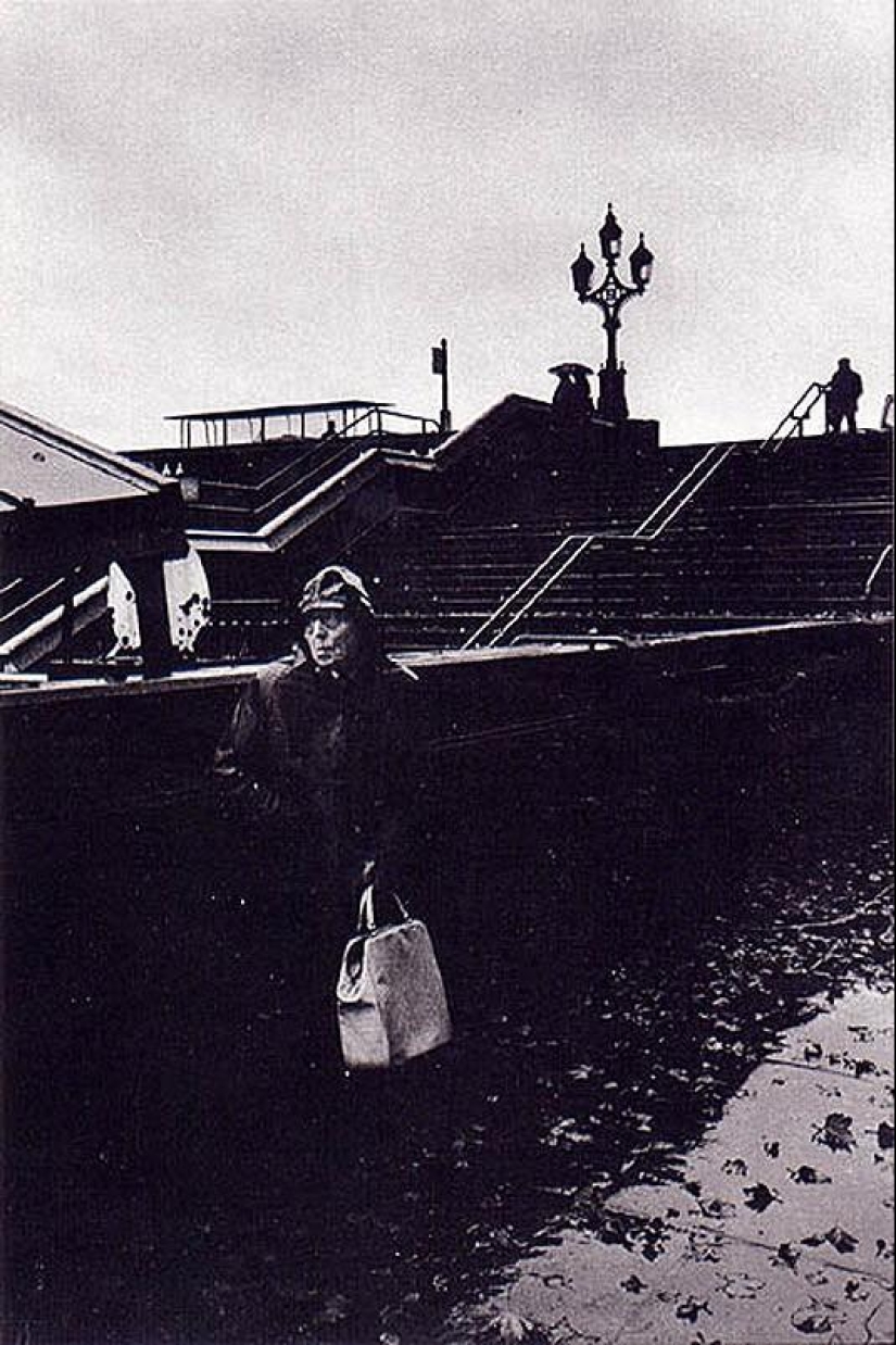 Photo from the rare edition of Ian Berry "The English" Photo from the rare edition of Ian Berry "The English"