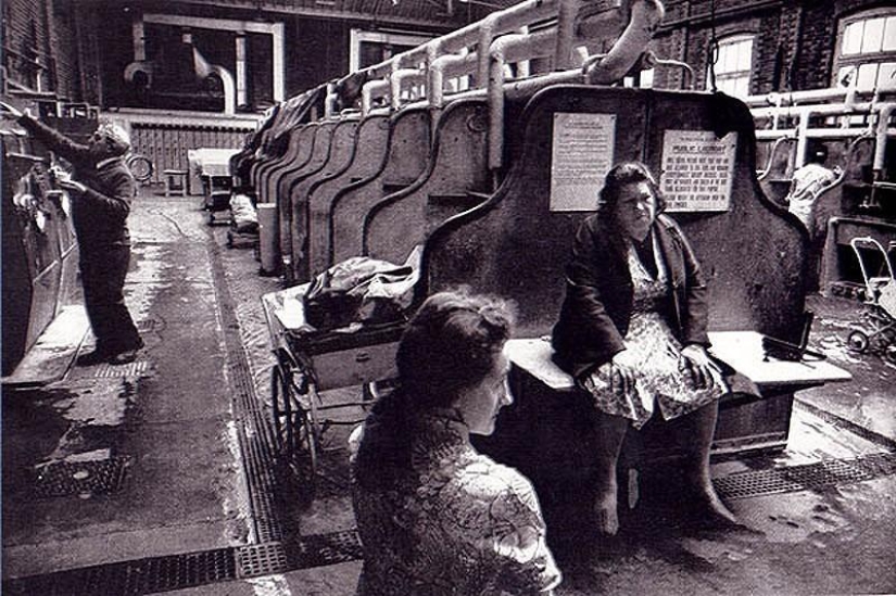 Photo from the rare edition of Ian Berry "The English" Photo from the rare edition of Ian Berry "The English"