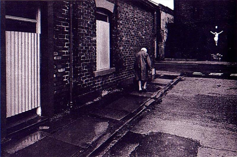 Photo from the rare edition of Ian Berry "The English" Photo from the rare edition of Ian Berry "The English"