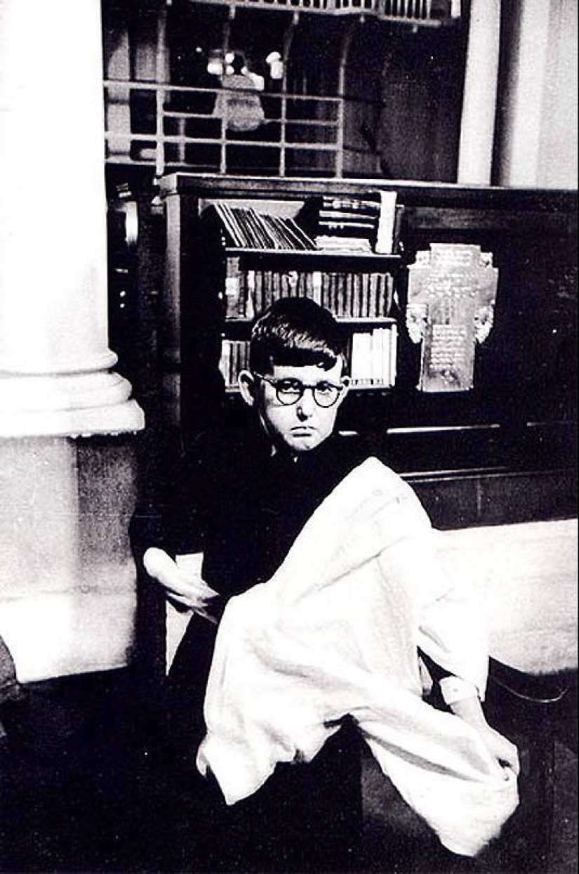 Photo from the rare edition of Ian Berry "The English" Photo from the rare edition of Ian Berry "The English"