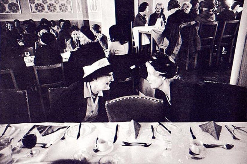 Photo from the rare edition of Ian Berry "The English" Photo from the rare edition of Ian Berry "The English"