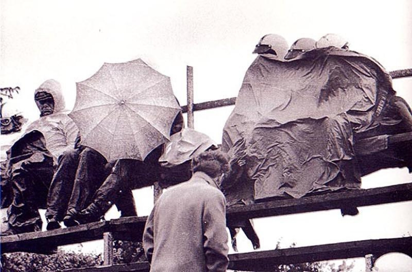 Photo from the rare edition of Ian Berry "The English" Photo from the rare edition of Ian Berry "The English"