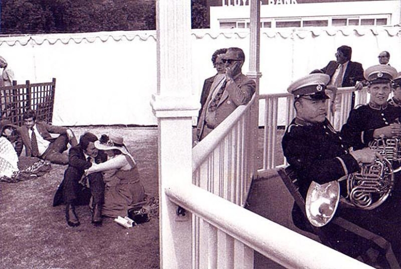 Photo from the rare edition of Ian Berry "The English" Photo from the rare edition of Ian Berry "The English"