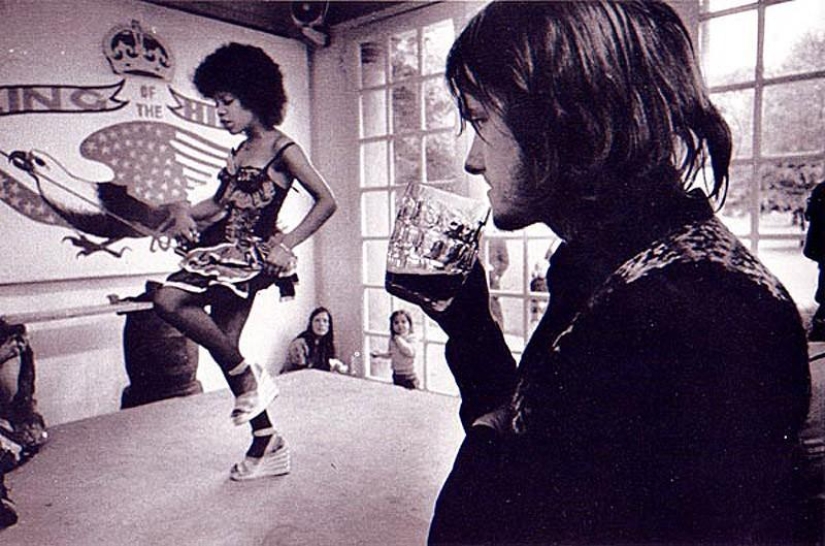 Photo from the rare edition of Ian Berry "The English" Photo from the rare edition of Ian Berry "The English"