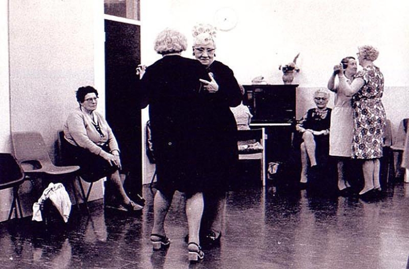 Photo from the rare edition of Ian Berry "The English" Photo from the rare edition of Ian Berry "The English"