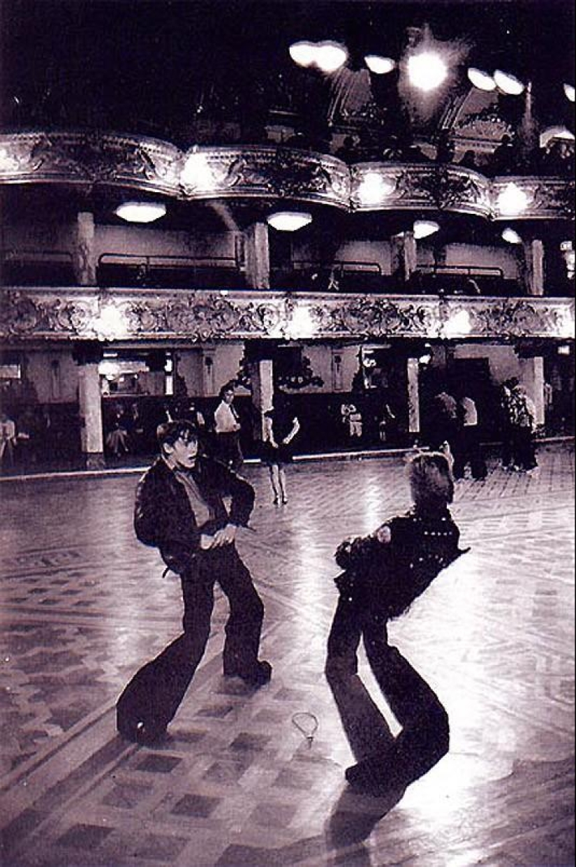 Photo from the rare edition of Ian Berry "The English" Photo from the rare edition of Ian Berry "The English"