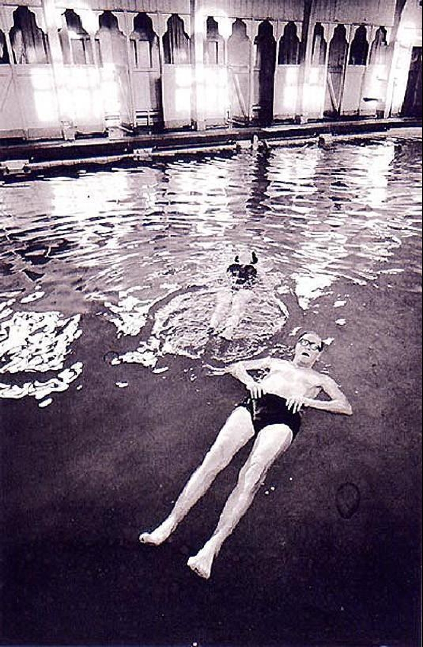 Photo from the rare edition of Ian Berry "The English" Photo from the rare edition of Ian Berry "The English"