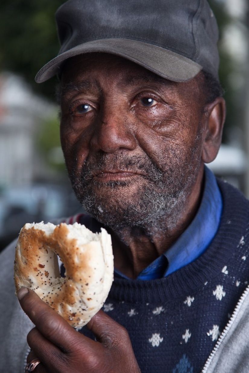 Photo in exchange for a bagel