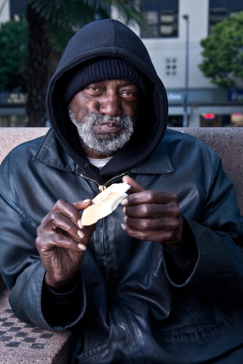 Photo in exchange for a bagel