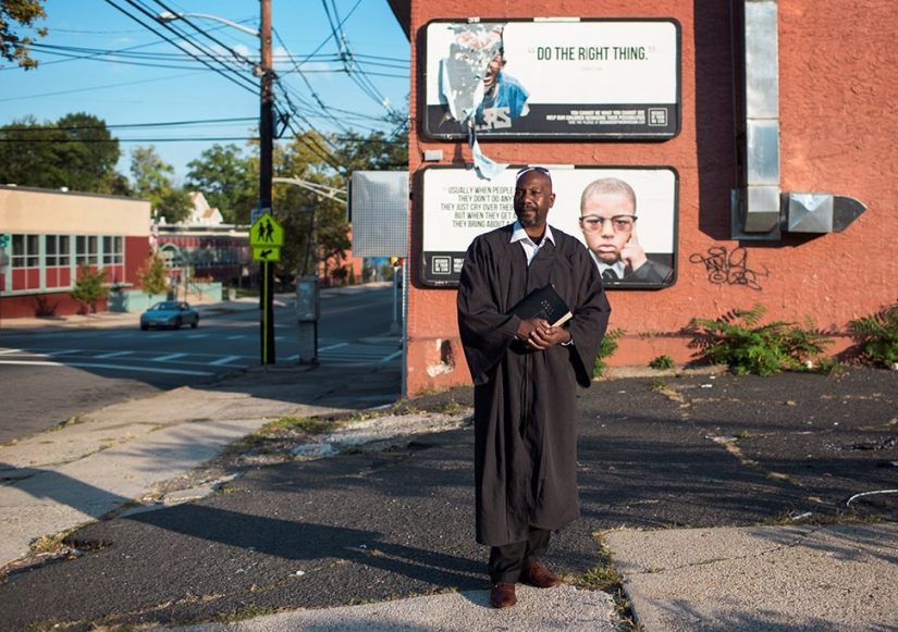 Photo project: traces of weapons in the everyday life of Americans