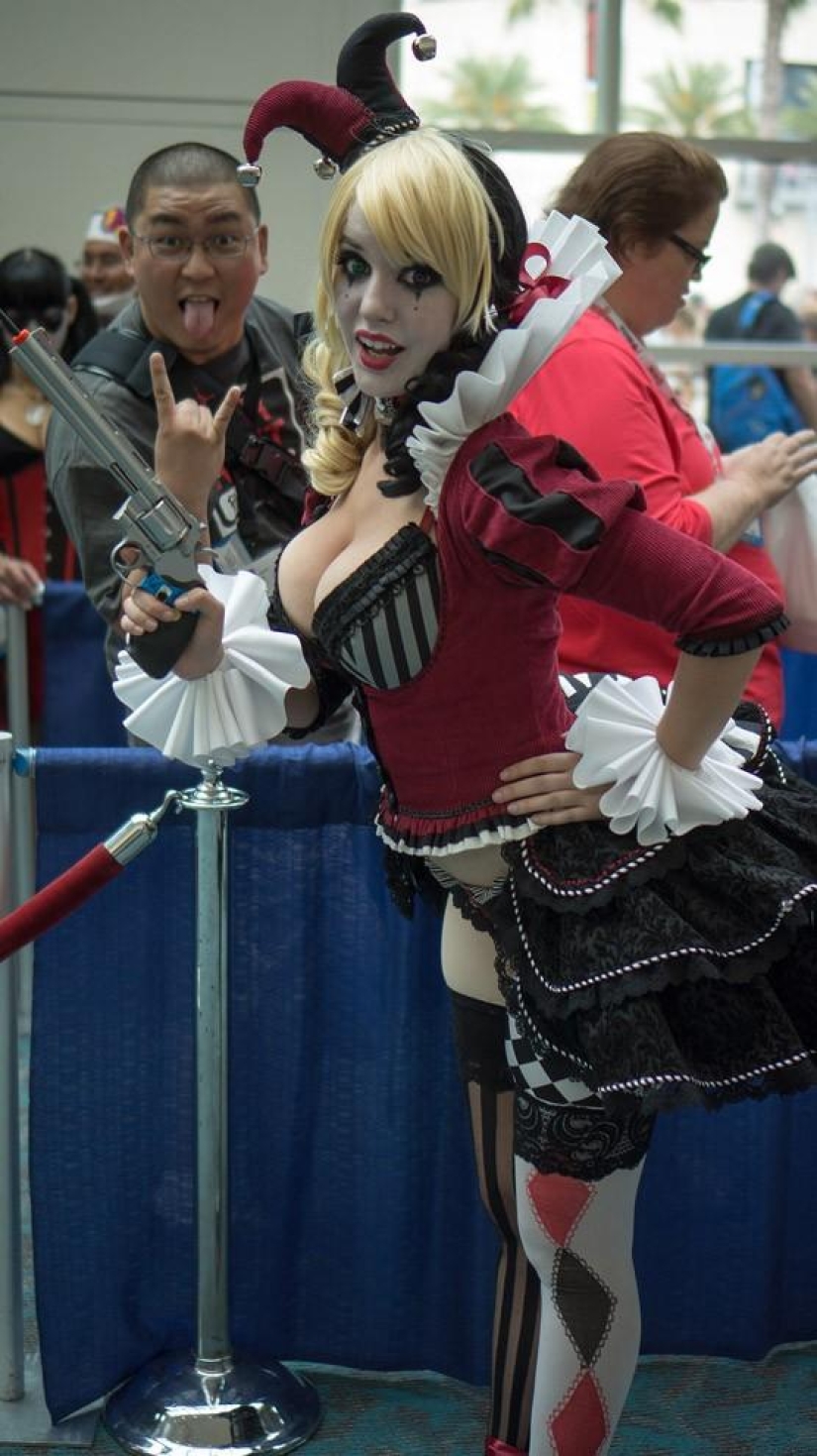 Photobombs and photobombs