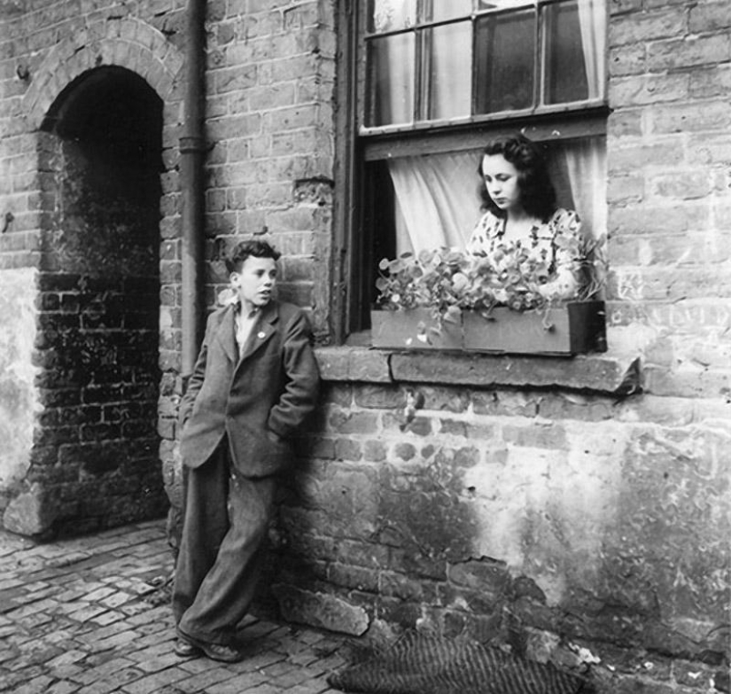 Photographer Bert Hardy Photographer Bert Hardy