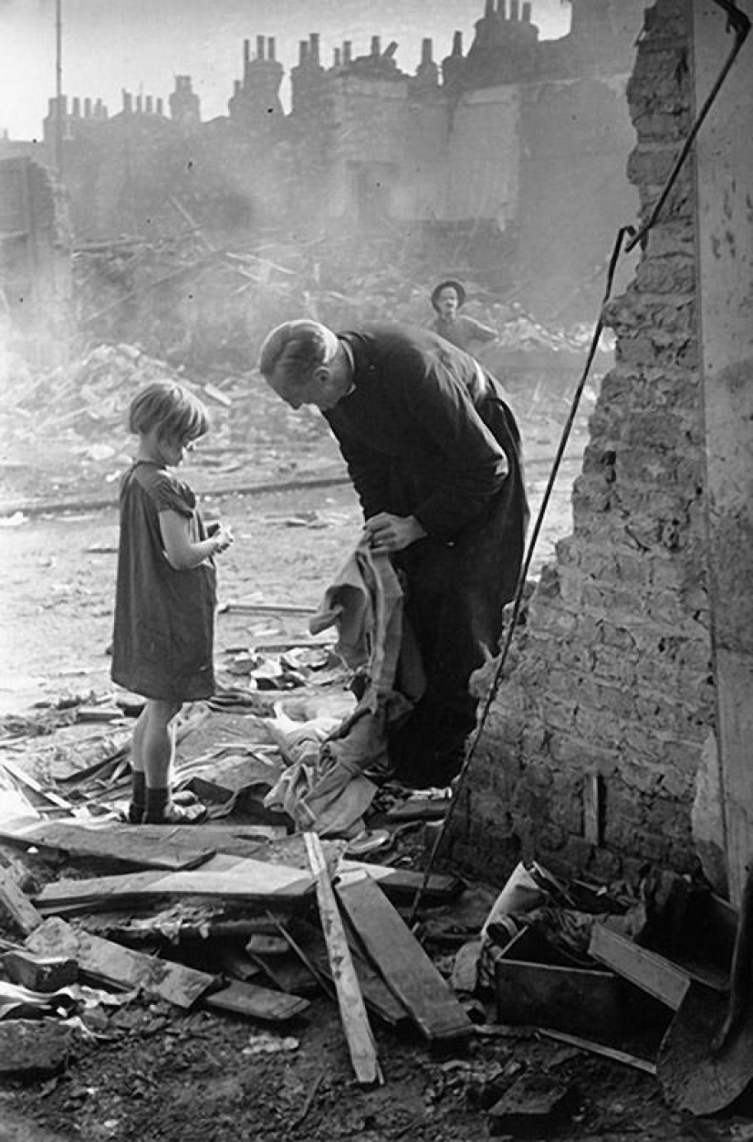 Photographer Bert Hardy Photographer Bert Hardy