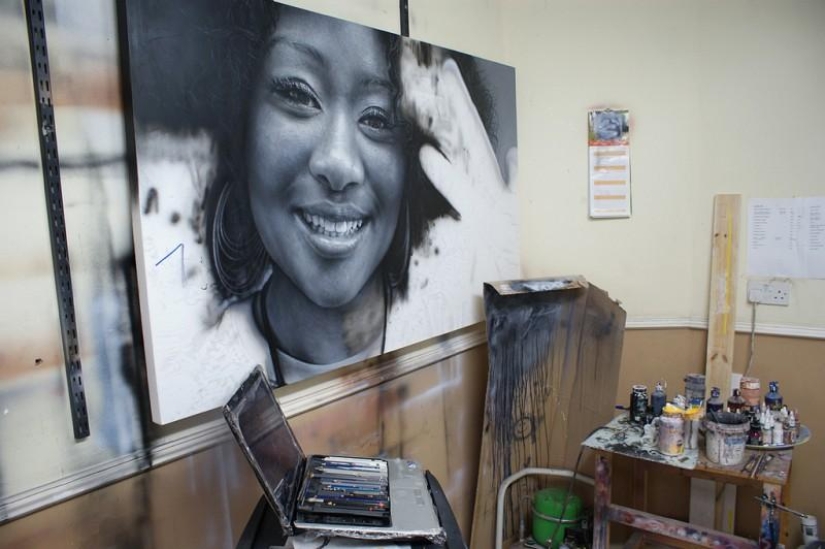 Photorealistic portraits of Simon Hennessy Photorealistic portraits of Simon Hennessy