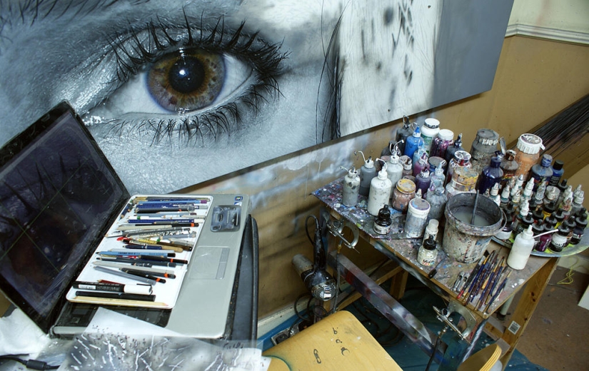 Photorealistic portraits of Simon Hennessy Photorealistic portraits of Simon Hennessy