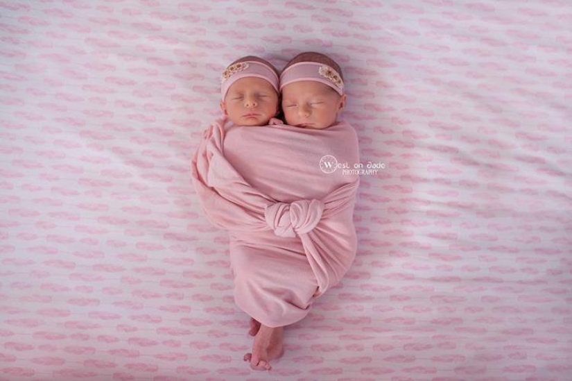 Photos of two pairs of twins prove the indestructible power of love between them Photos of two pairs of twins prove the indestructible power of love between them