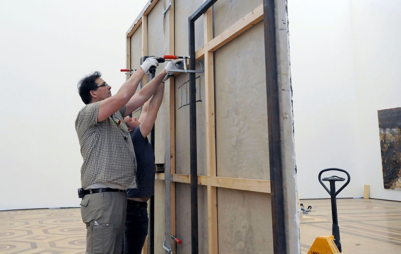 Pinturas de plomo, hierba y dolor: cómo se monta la exposición de Anselm Kiefer en el Museo Estatal del Hermitage Pinturas de plomo, hierba y dolor: cómo se monta la exposición de Anselm Kiefer en el Museo Estatal del Hermitage