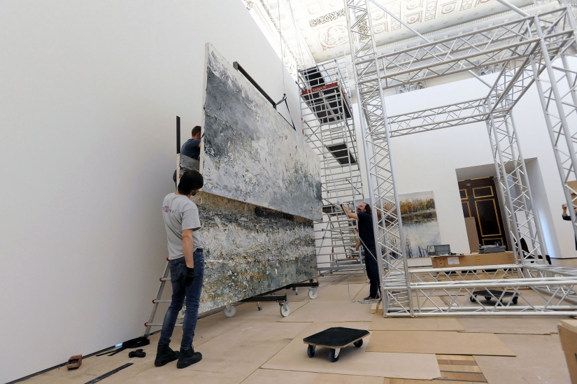 Pinturas de plomo, hierba y dolor: cómo se monta la exposición de Anselm Kiefer en el Museo Estatal del Hermitage Pinturas de plomo, hierba y dolor: cómo se monta la exposición de Anselm Kiefer en el Museo Estatal del Hermitage