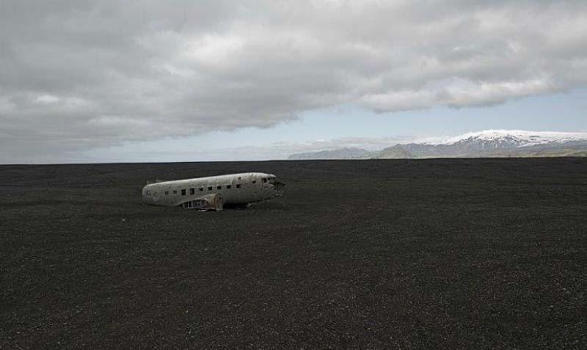 Plane crashes with a happy ending