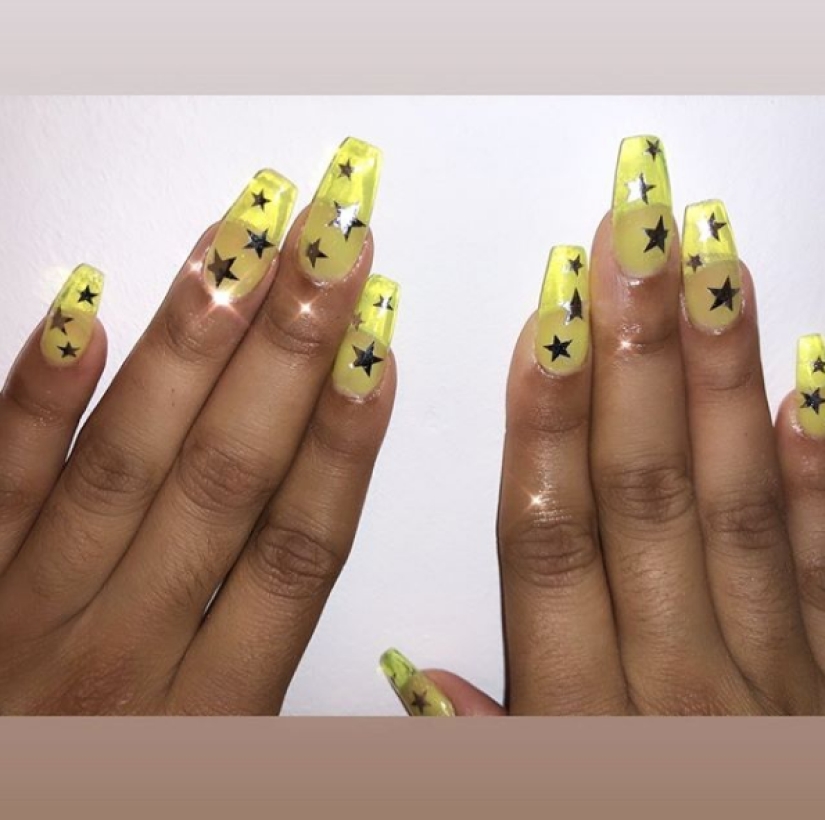 Please Don't Do This: A Manicure That Should Be Forgotten Please Don't Do This: A Manicure That Should Be Forgotten