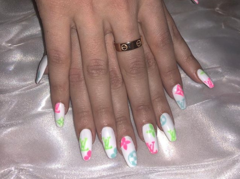 Please Don't Do This: A Manicure That Should Be Forgotten Please Don't Do This: A Manicure That Should Be Forgotten