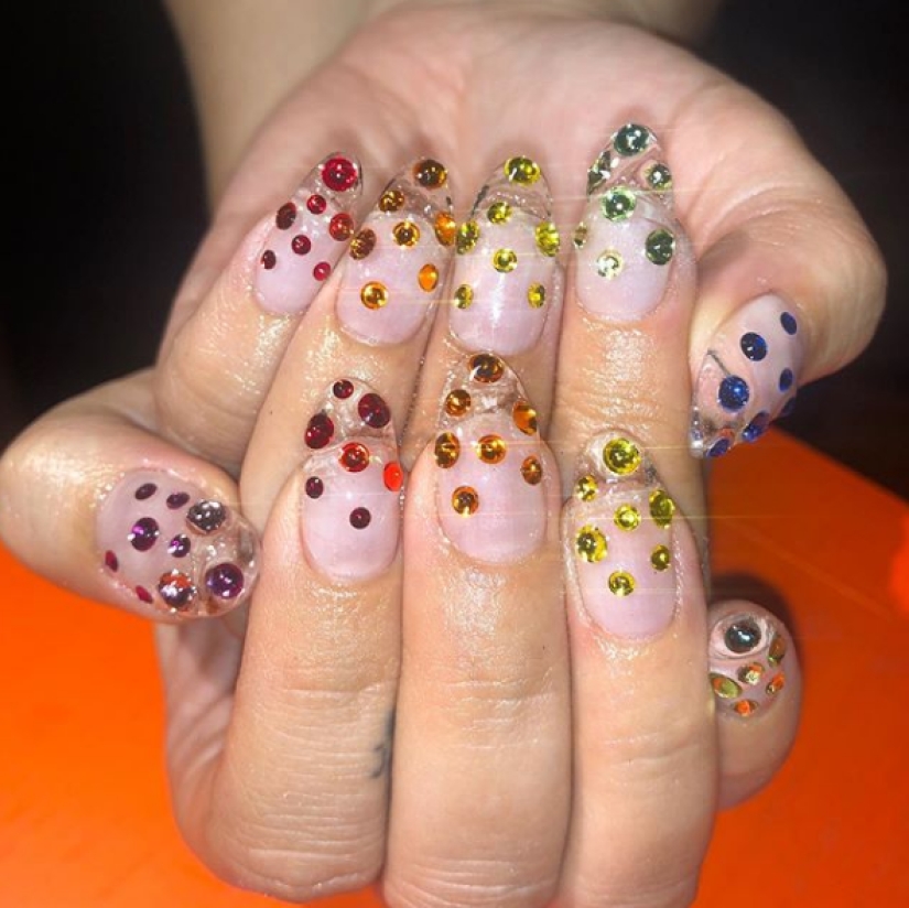 Please Don't Do This: A Manicure That Should Be Forgotten Please Don't Do This: A Manicure That Should Be Forgotten