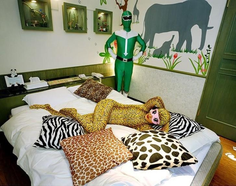 Pleasure Garden: the life of the regulars of swinger clubs