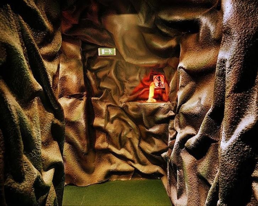 Pleasure Garden: the life of the regulars of swinger clubs