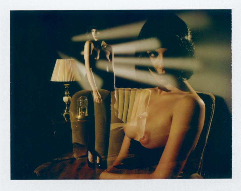 Polaroids eróticas de 66 fotógrafos del proyecto Raw Beauties Polaroids eróticas de 66 fotógrafos del proyecto Raw Beauties