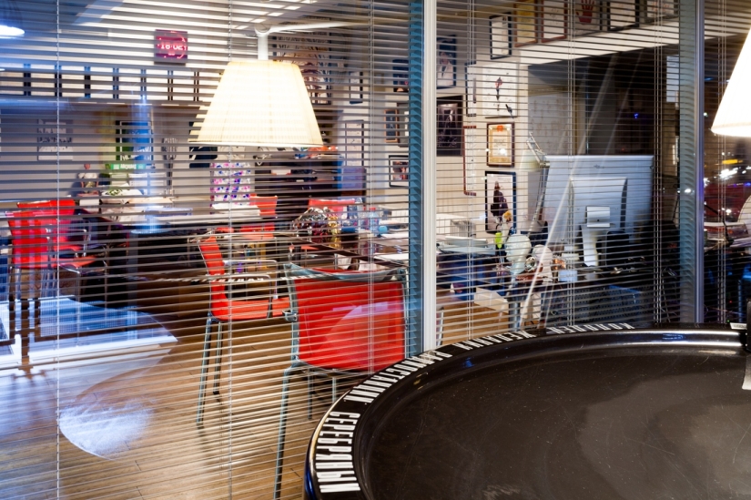 Popov is not ashamed: how the Silver Rain radio station works