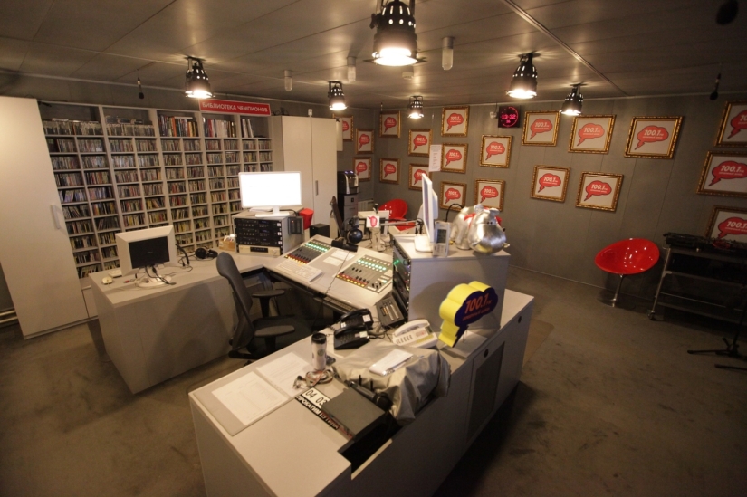 Popov no se avergüenza: cómo funciona la estación de radio Silver Rain