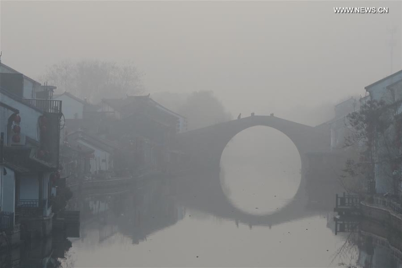 Por primera vez en la historia, China ha declarado un nivel de peligro "rojo" debido al terrible smog Por primera vez en la historia, China ha declarado un nivel de peligro "rojo" debido al terrible smog