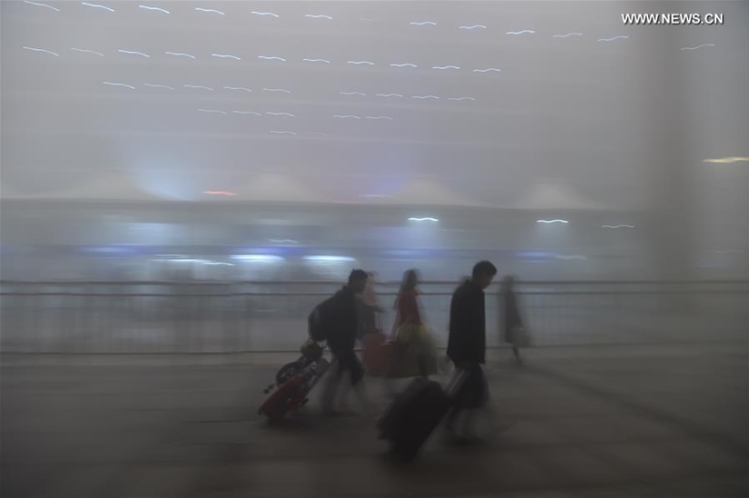 Por primera vez en la historia, China ha declarado un nivel de peligro "rojo" debido al terrible smog Por primera vez en la historia, China ha declarado un nivel de peligro "rojo" debido al terrible smog
