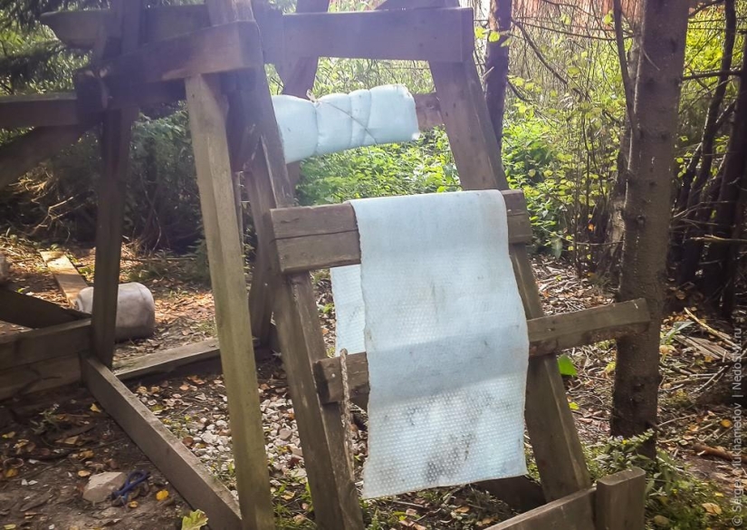 Power complex "Pinocchio": Wooden rocking chair in the forest Power complex "Pinocchio": Wooden rocking chair in the forest