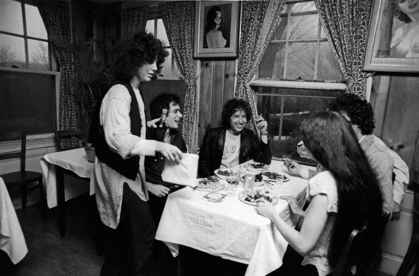 Previously unseen photos of Bob Dylan and his friends Previously unseen photos of Bob Dylan and his friends