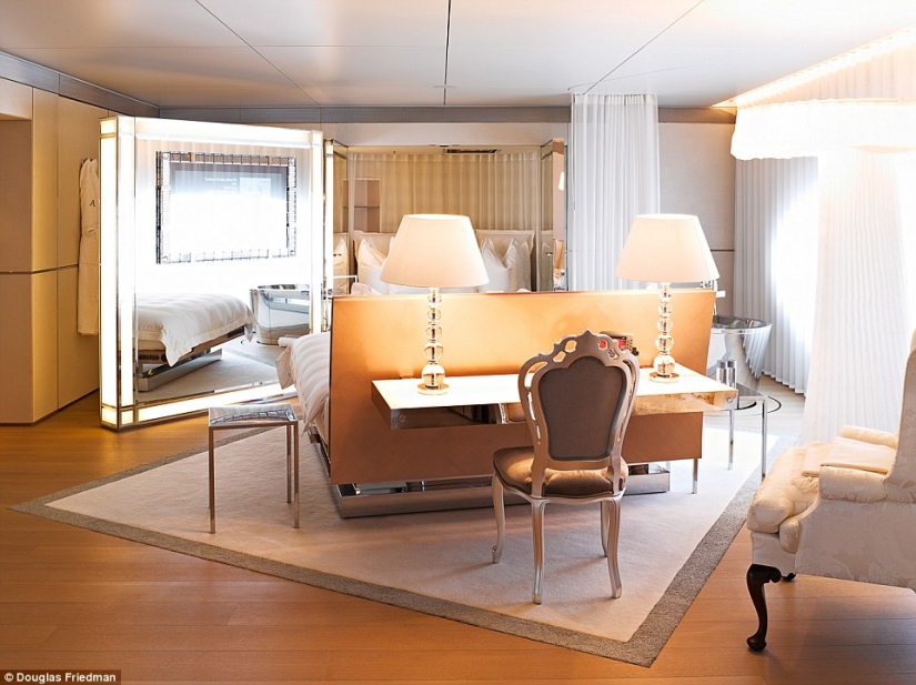 Primeras imágenes publicadas de los lujosos interiores del yate del multimillonario Melnichenko por 3 300 millones Primeras imágenes publicadas de los lujosos interiores del yate del multimillonario Melnichenko por 3 300 millones