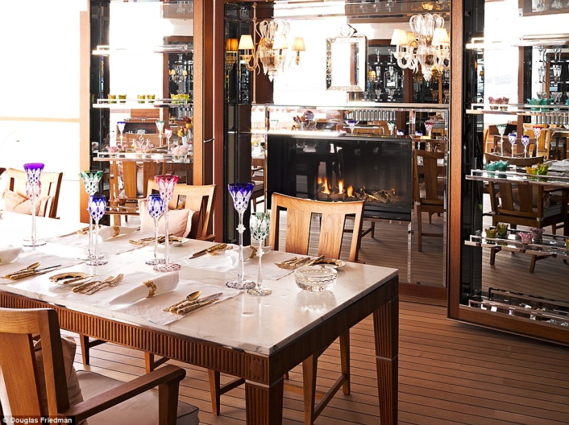 Primeras imágenes publicadas de los lujosos interiores del yate del multimillonario Melnichenko por 3 300 millones Primeras imágenes publicadas de los lujosos interiores del yate del multimillonario Melnichenko por 3 300 millones