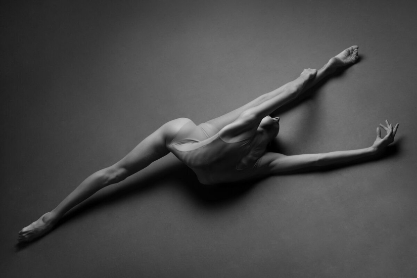 Professional dancers and gymnasts: 15 candid photos without vulgarity (16+)