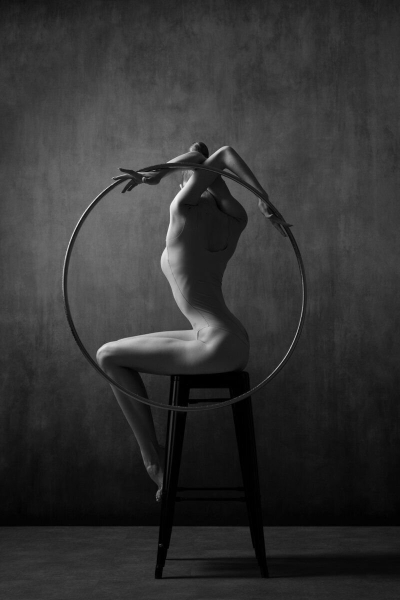 Professional dancers and gymnasts: 15 candid photos without vulgarity (16+)