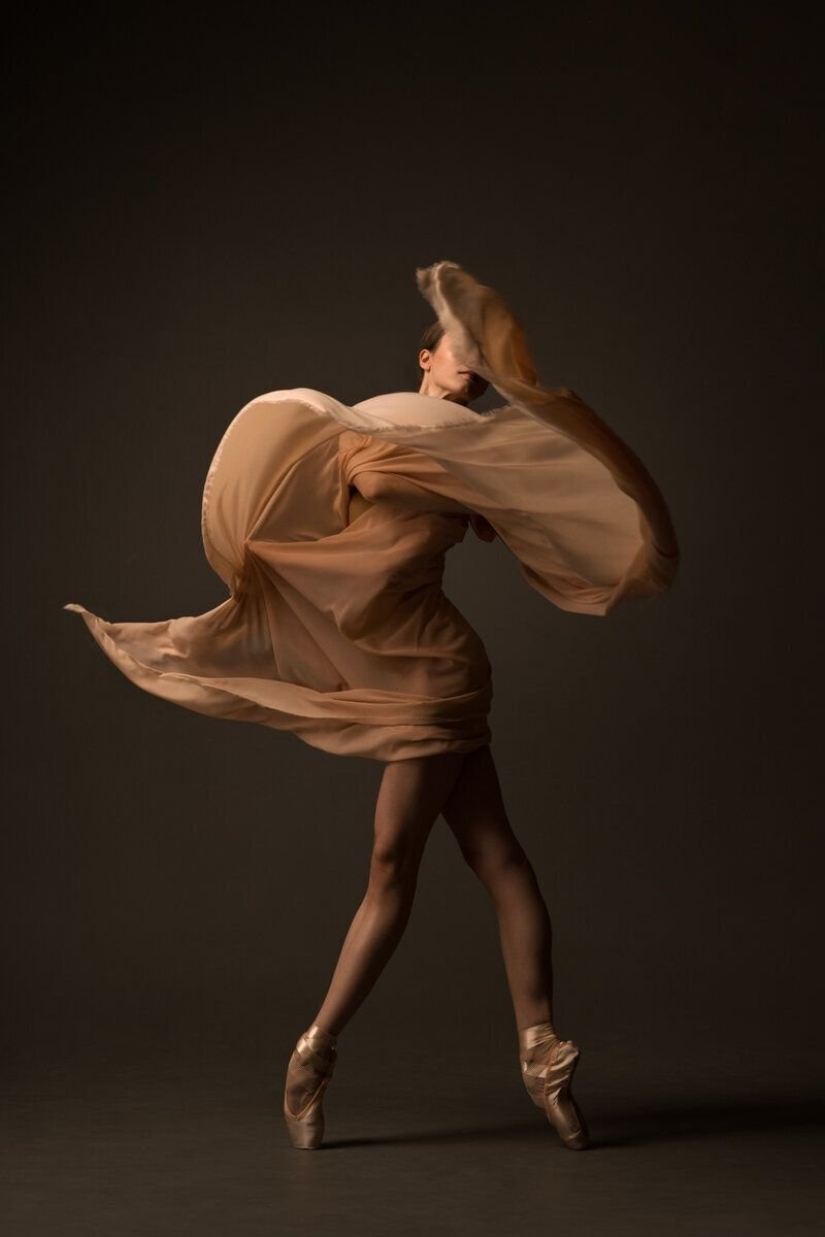 Professional dancers and gymnasts: 15 candid photos without vulgarity (16+)